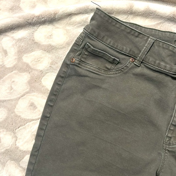 M jeans by Maurice’s High Rise Skinny Olive Green Size XL Regular - Picture 3 of 11